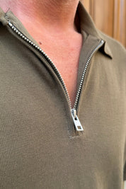 Polo con Zip Verde Militare - dettaglio zip