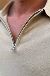 Polo con Zip Beige - dettaglio zip